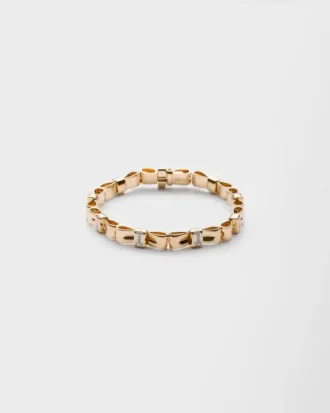 イエローゴールドとラボラトリー・グロウン・ダイヤモンドを使用した「エターナル・ゴールド・ボウ・ブレスレット」