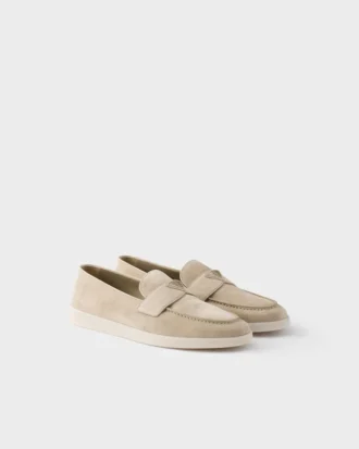 スエードローファー