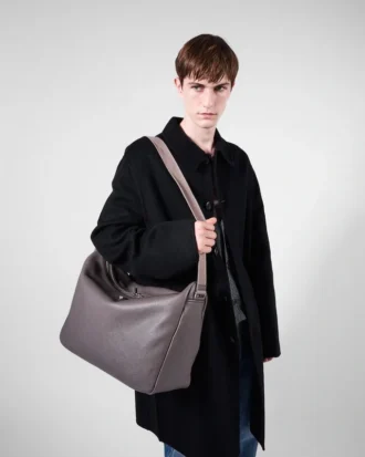 大型レザーショルダーバッグ