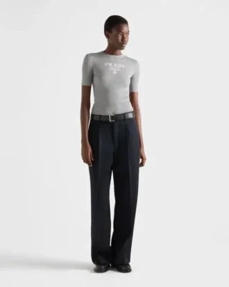 ロゴ入りシルククルーネックセーター