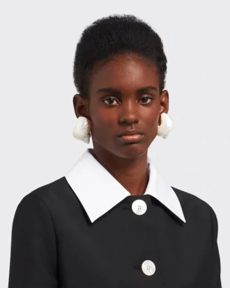 貝殻をあしらったシルバーイヤリング