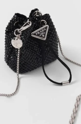 クリスタルをあしらったサテン製ミニポーチ