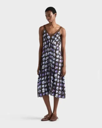 フローラルプリントのモロッコ風ドレス