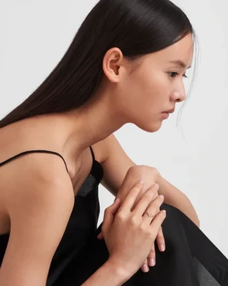 ダイヤモンドをあしらったローズゴールドの「エターナル ゴールド チェーン リング」