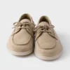 レース付きスエードボートシューズ