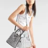クリスタルをあしらったPrada Panier サテンバッグ