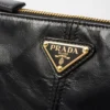Prada Re-Edition 2002 ミディアム レザー ショルダーバッグ