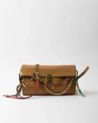 チャーム付き Prada Soft ラージ レザー ショルダーバッグ