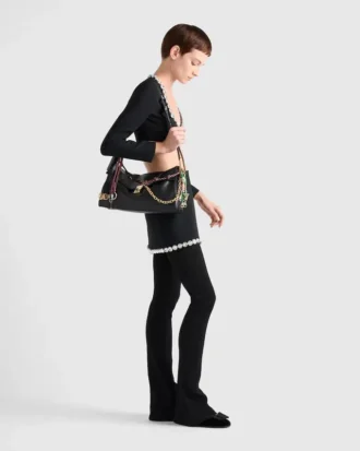 チャーム付き Prada Soft ラージ レザー ショルダーバッグ