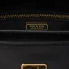 Prada Soft スモール レザー ショルダーバッグ（チャーム付き）