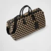大きなPrada Symboleが刺繍されたファブリック製トラベルバッグ
