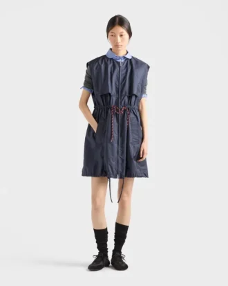 軽量なノースリーブのRe-Nylon製ミニドレス