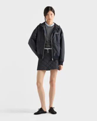 軽量なキルティング加工のRe-Nylon製ミニスカート