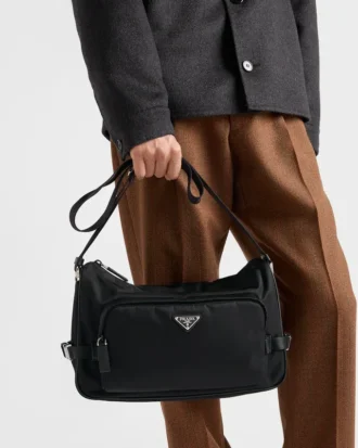 大型Re-Nylon＆Saffianoレザー ショルダーバッグ