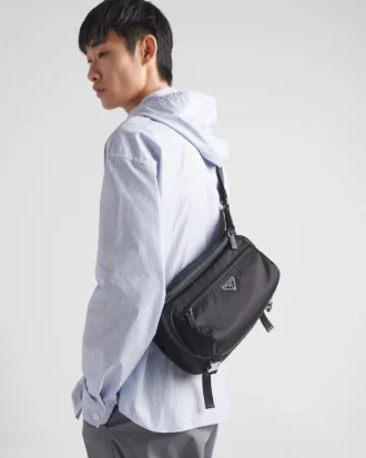 Re-NylonとSaffianoレザーのショルダーバッグ